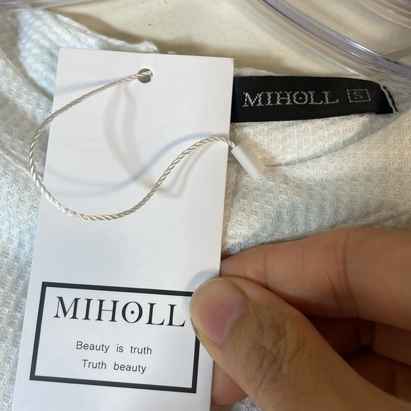 NWT. Boho MIHOLL Small Lune Lace Sleeve Top. - Picture 5 of 13